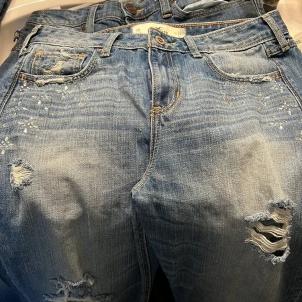 Womens Hollister jeans worn once destroyed and has rhinestones designed under th - Picture 8 of 10